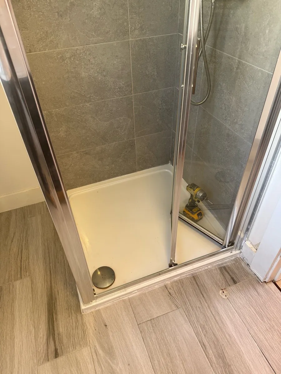 Shower door 900/900 - Image 1