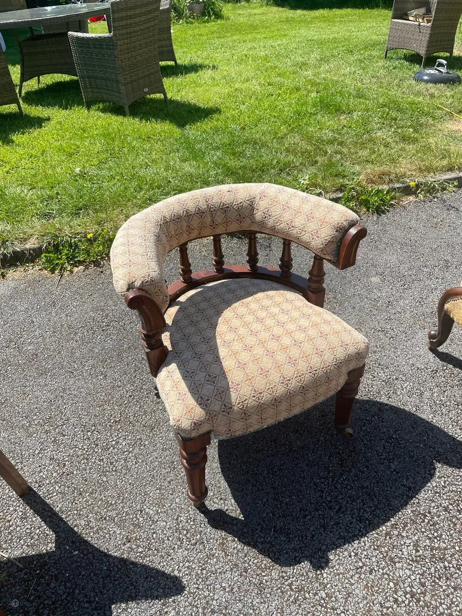 Assortment of chairs - Image 2