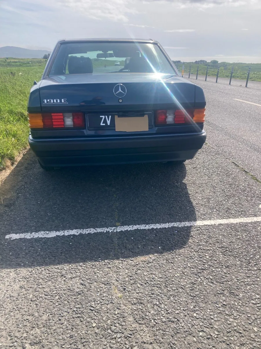 Mercedes 190E - Image 4