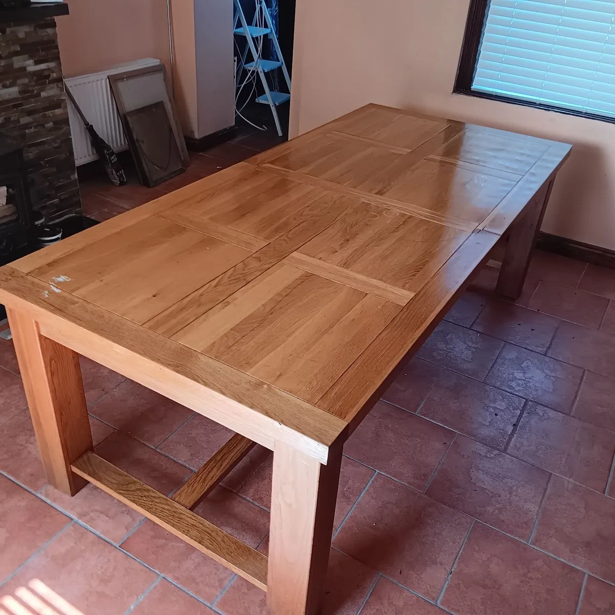 Solid Oak Dining table. Ready for collection - Image 3