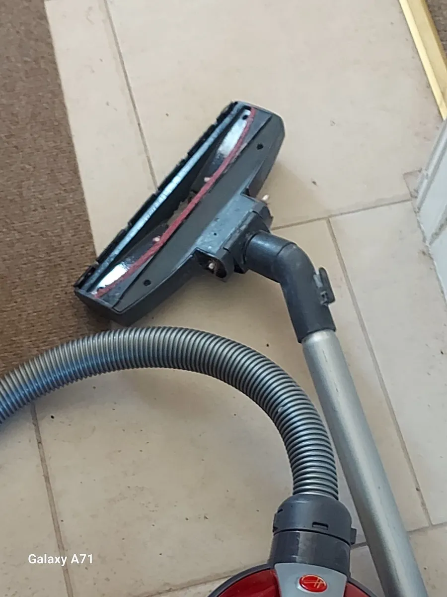 HOOVER Vacuum Cleaner Model SE71, Powerful suction - Image 3