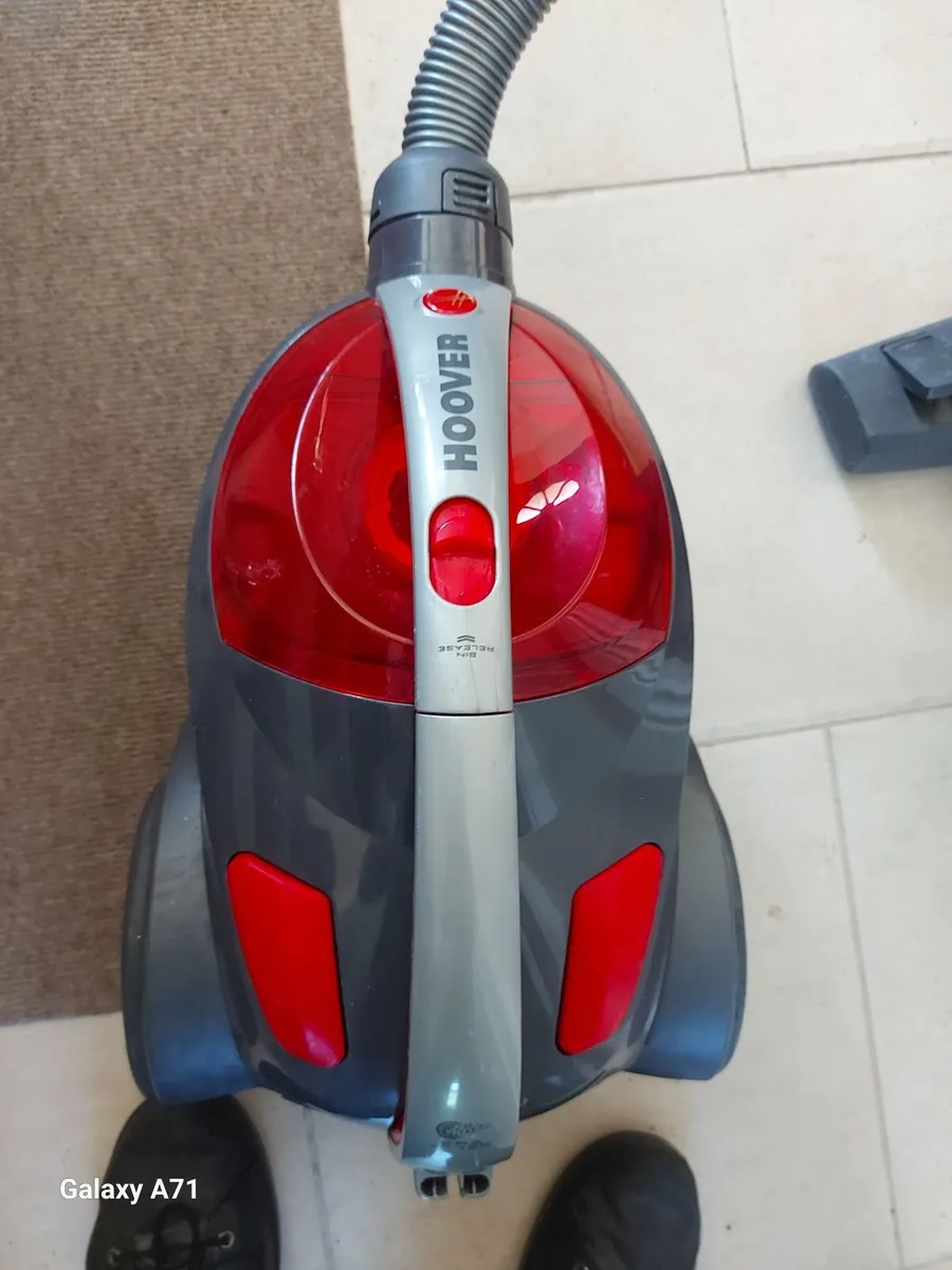HOOVER Vacuum Cleaner Model SE71, Powerful suction - Image 1