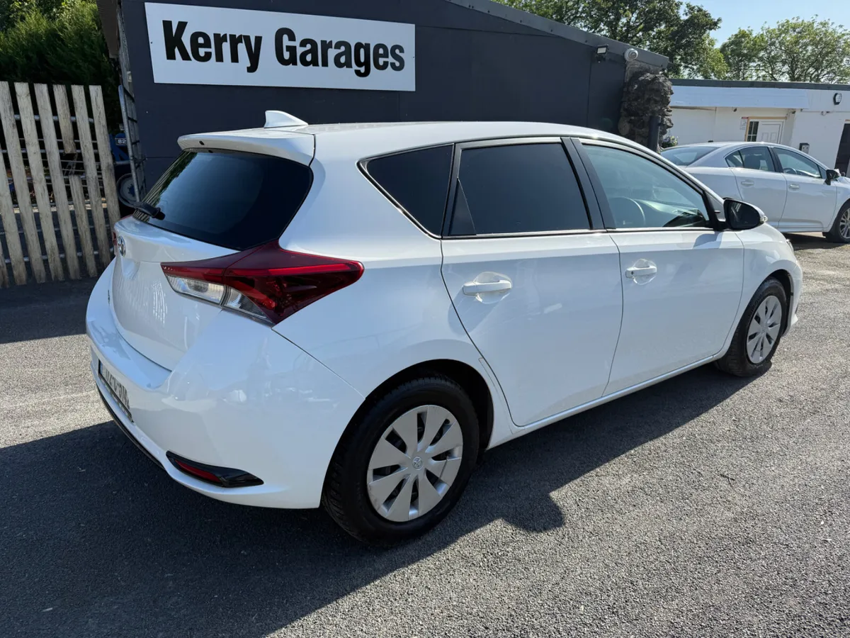2017 Toyota Auris 1.4 diesel 1 owner - Image 3