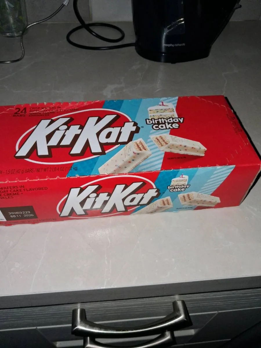 Kitkat birthday cake - Image 1