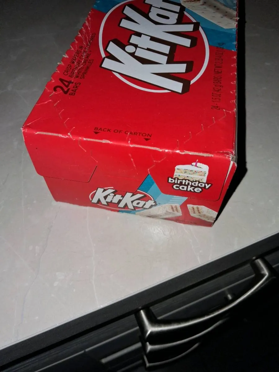 Kitkat birthday cake - Image 2
