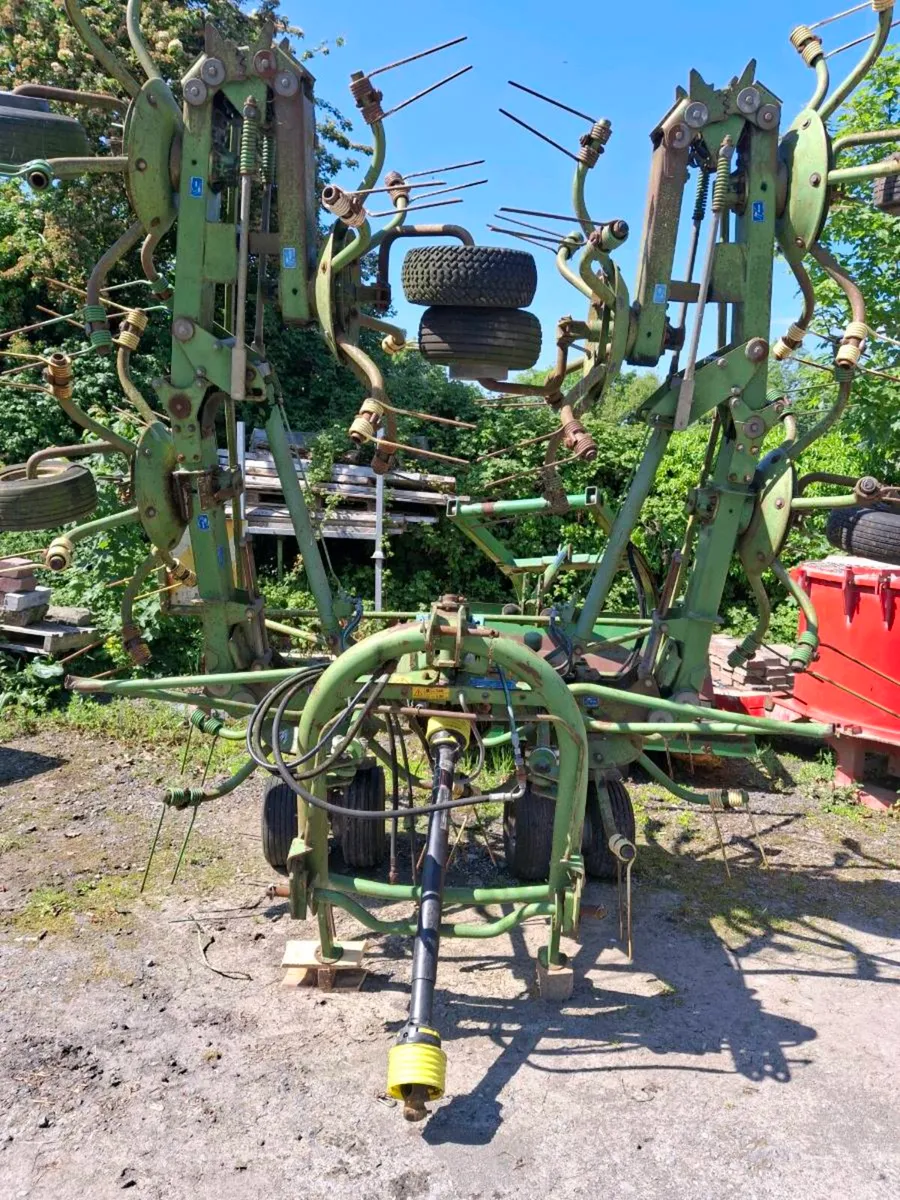 Krone tedder - Image 1