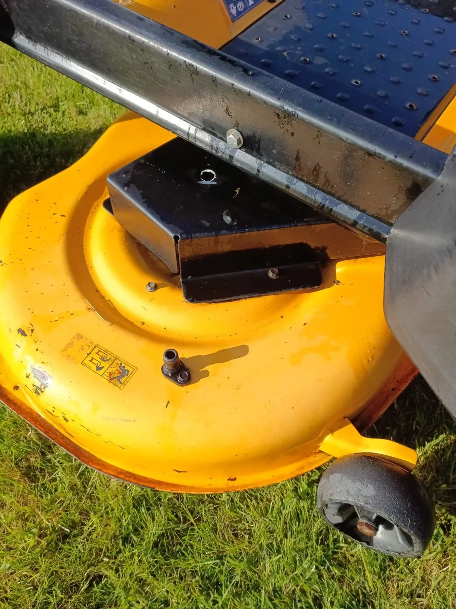 Ride on lawnmower - Image 3