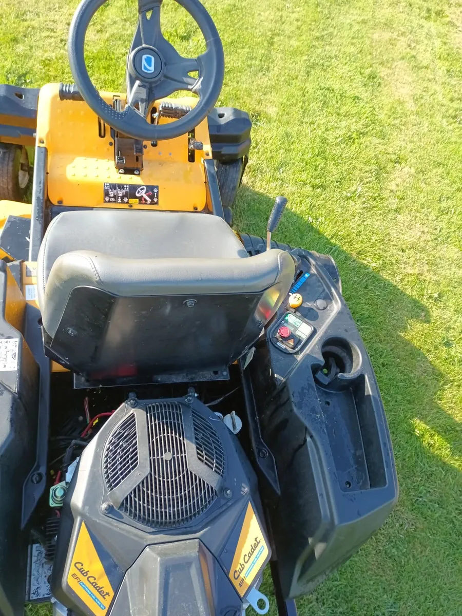 Ride on lawnmower - Image 1