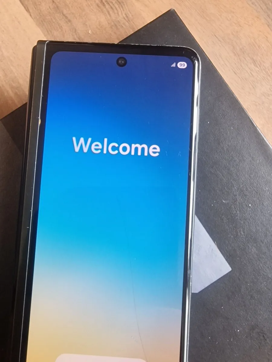 Samsung Galaxy Fold 3 - Image 1