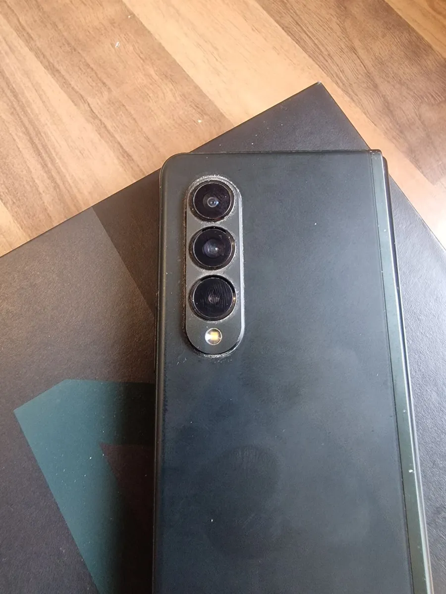 Samsung Galaxy Fold 3 - Image 4