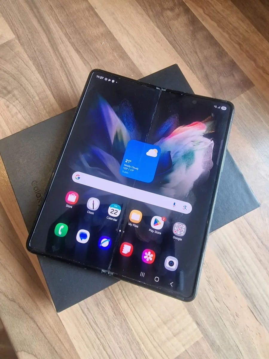 Samsung Galaxy Fold 3 - Image 3