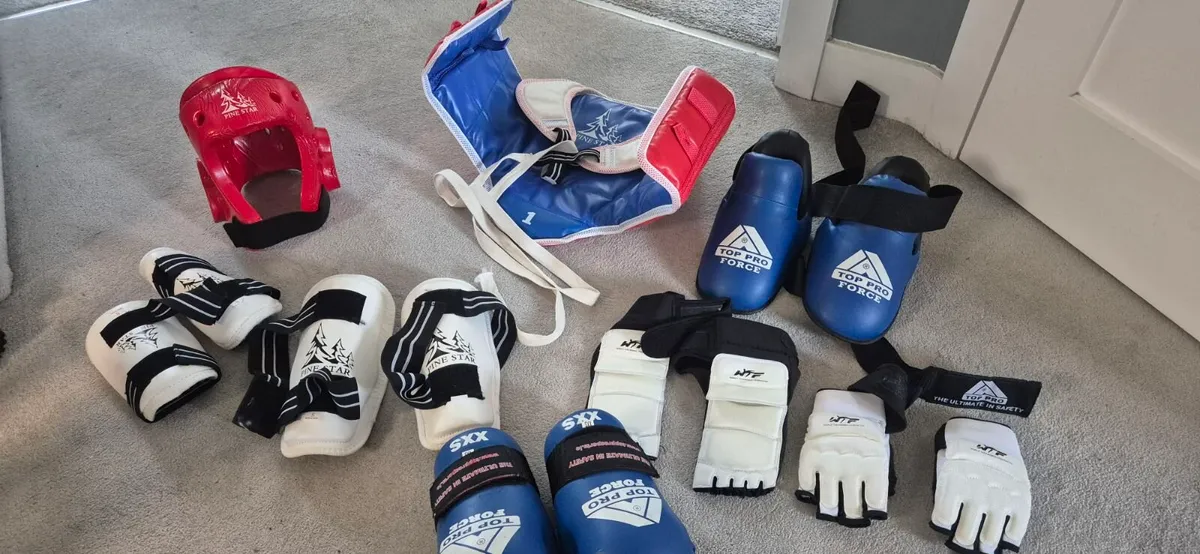 Childs Taekwondo gear - Image 1