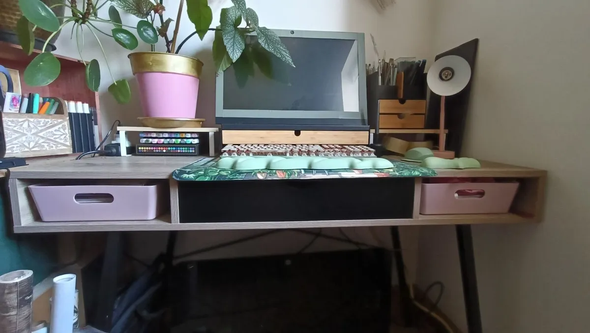Desk - Image 2