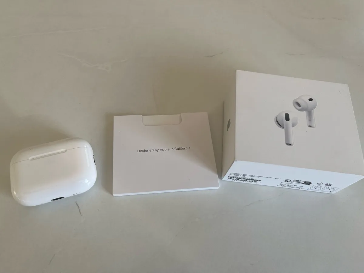 Apple AirPods Pro 3 case