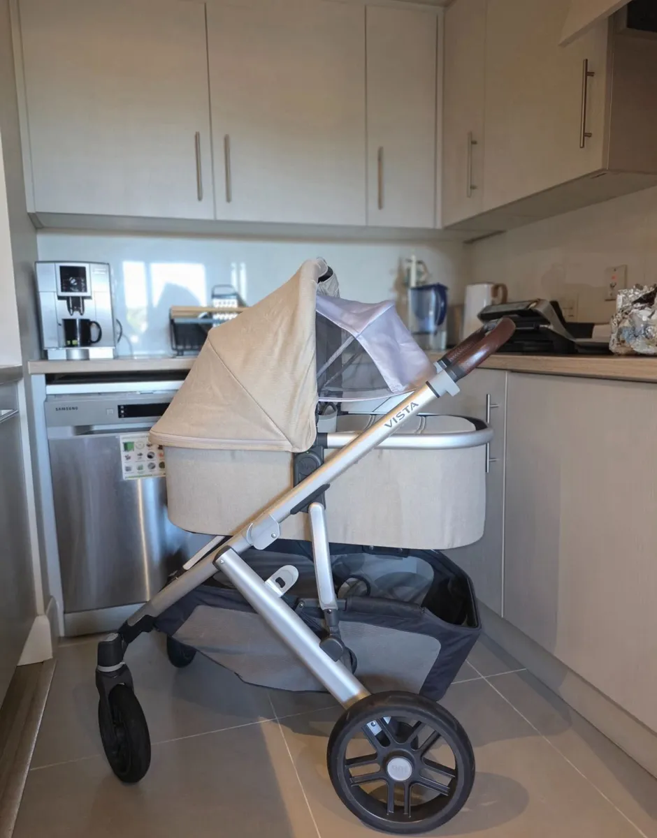 Fantastic cond Uppababy vista V2 pram and buggy - Image 3