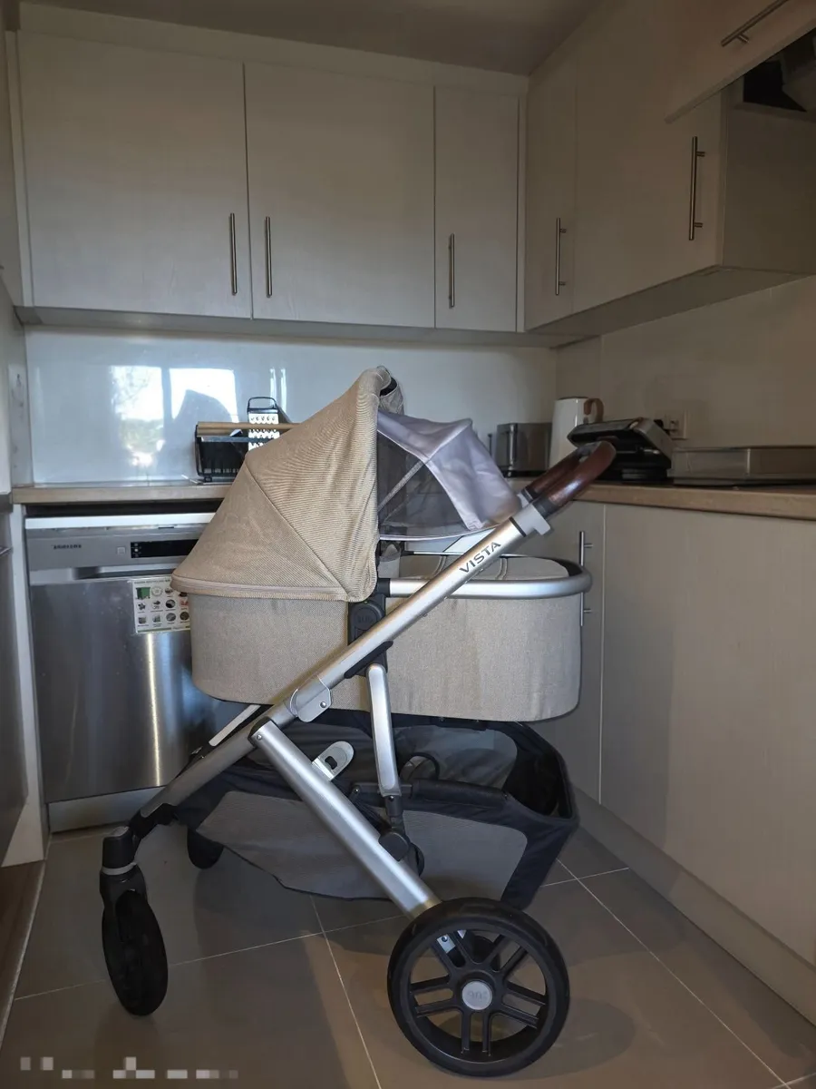 Fantastic cond Uppababy vista V2 pram and buggy - Image 2