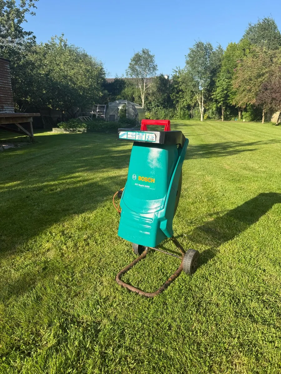 Bosch AXT Rapid 2200W Garden Shredder - Image 2
