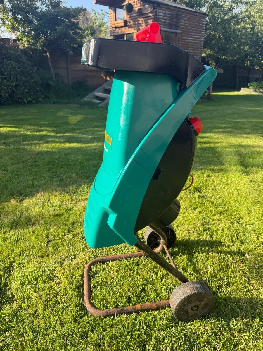 Bosch AXT Rapid 2200W Garden Shredder - Image 3