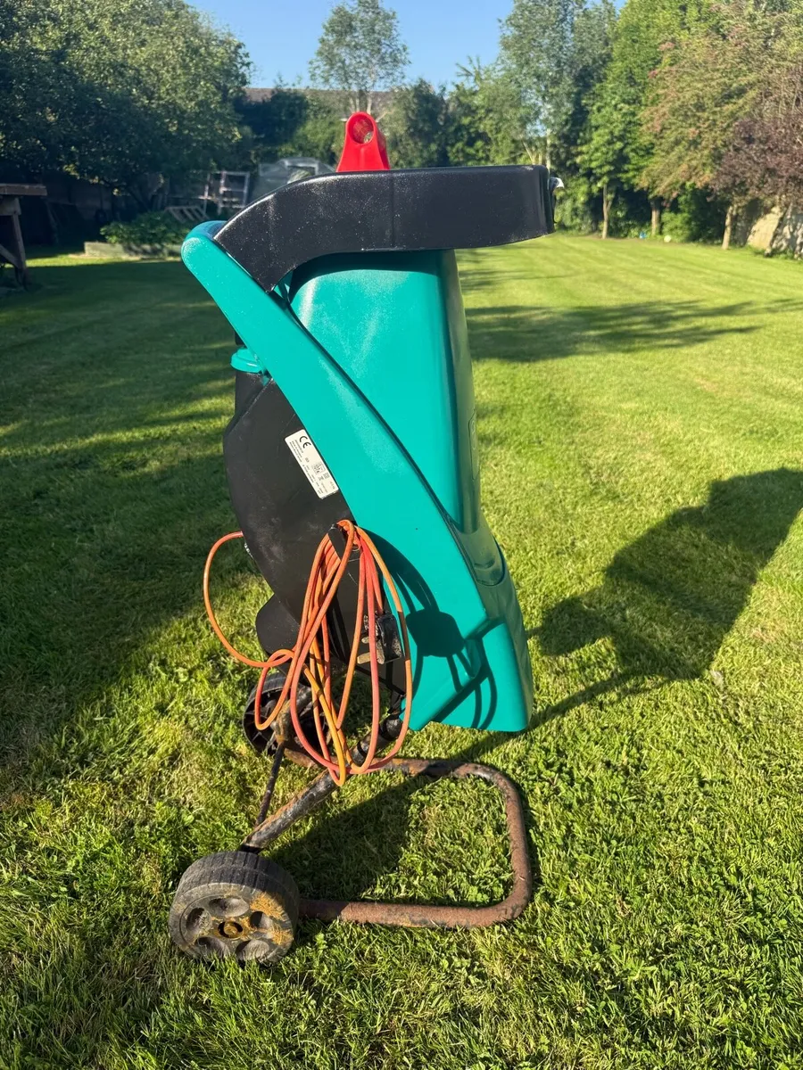 Bosch AXT Rapid 2200W Garden Shredder - Image 4