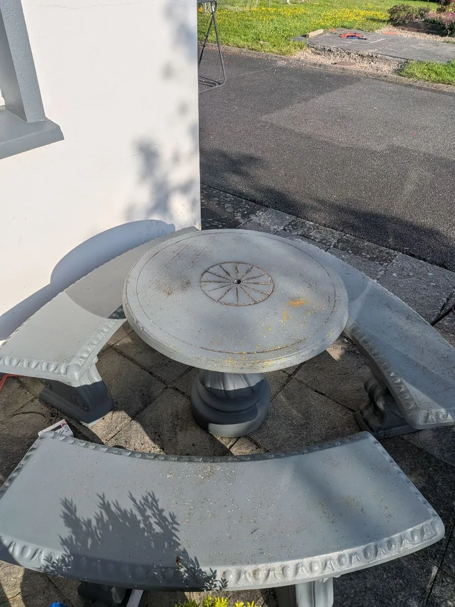 Stone cast garden table and 3 benches - Image 2