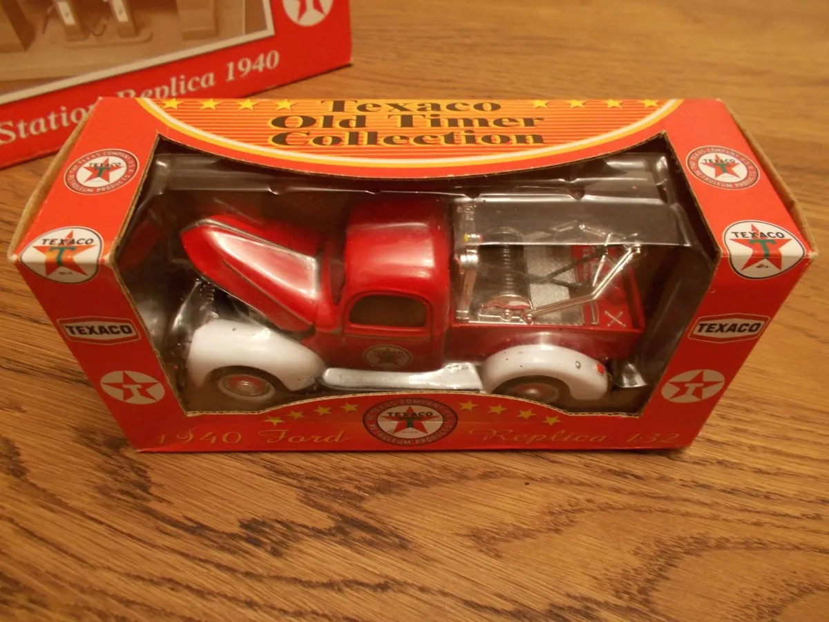 New Texaco Garage and Ford Truck - Image 2