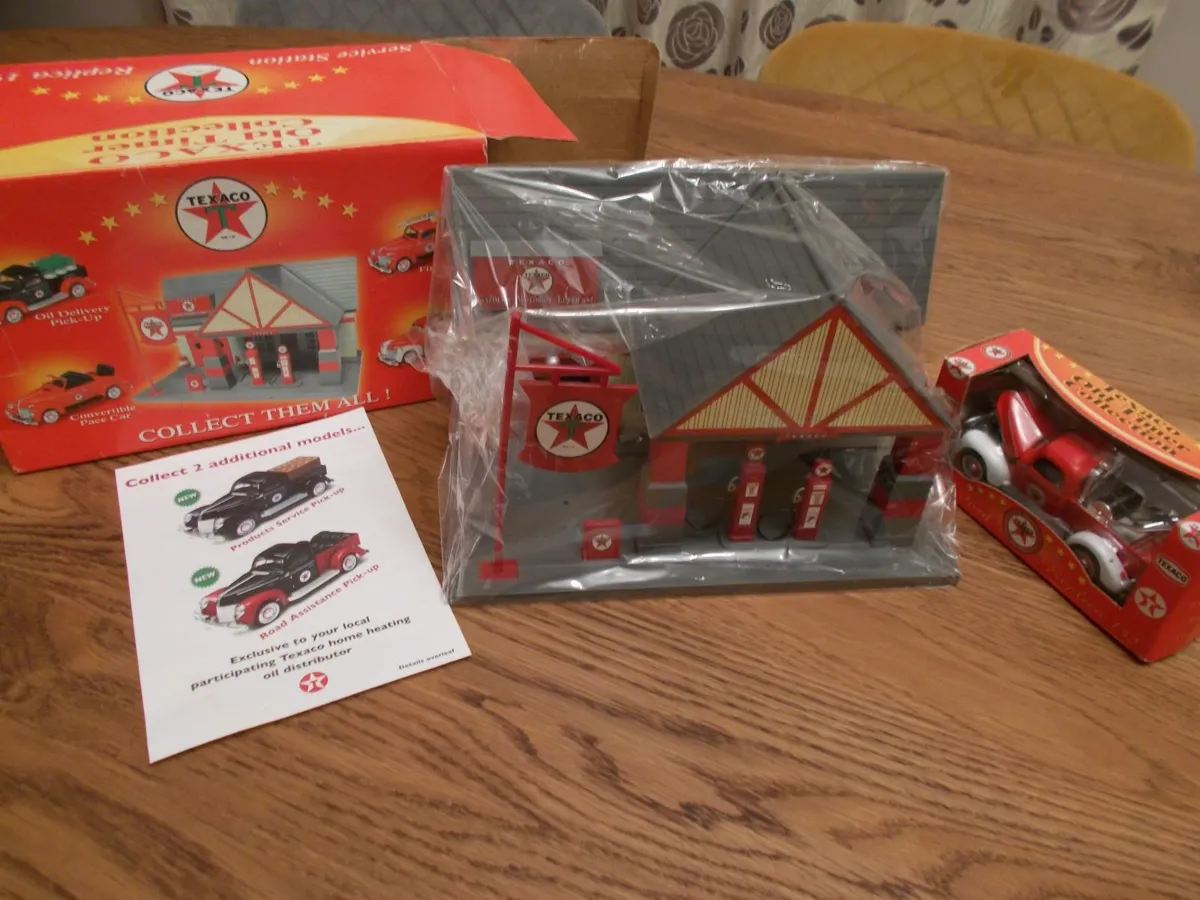 New Texaco Garage and Ford Truck - Image 4