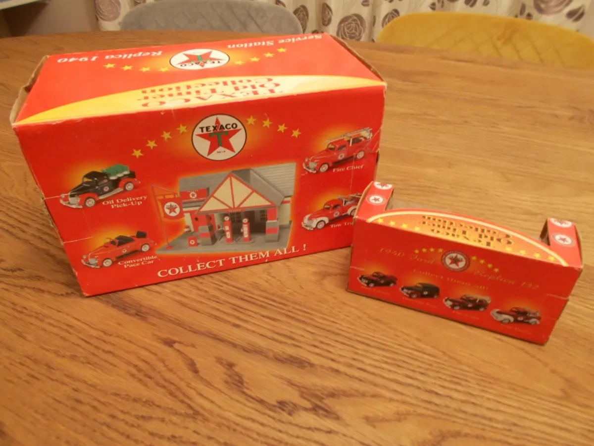 New Texaco Garage and Ford Truck - Image 3