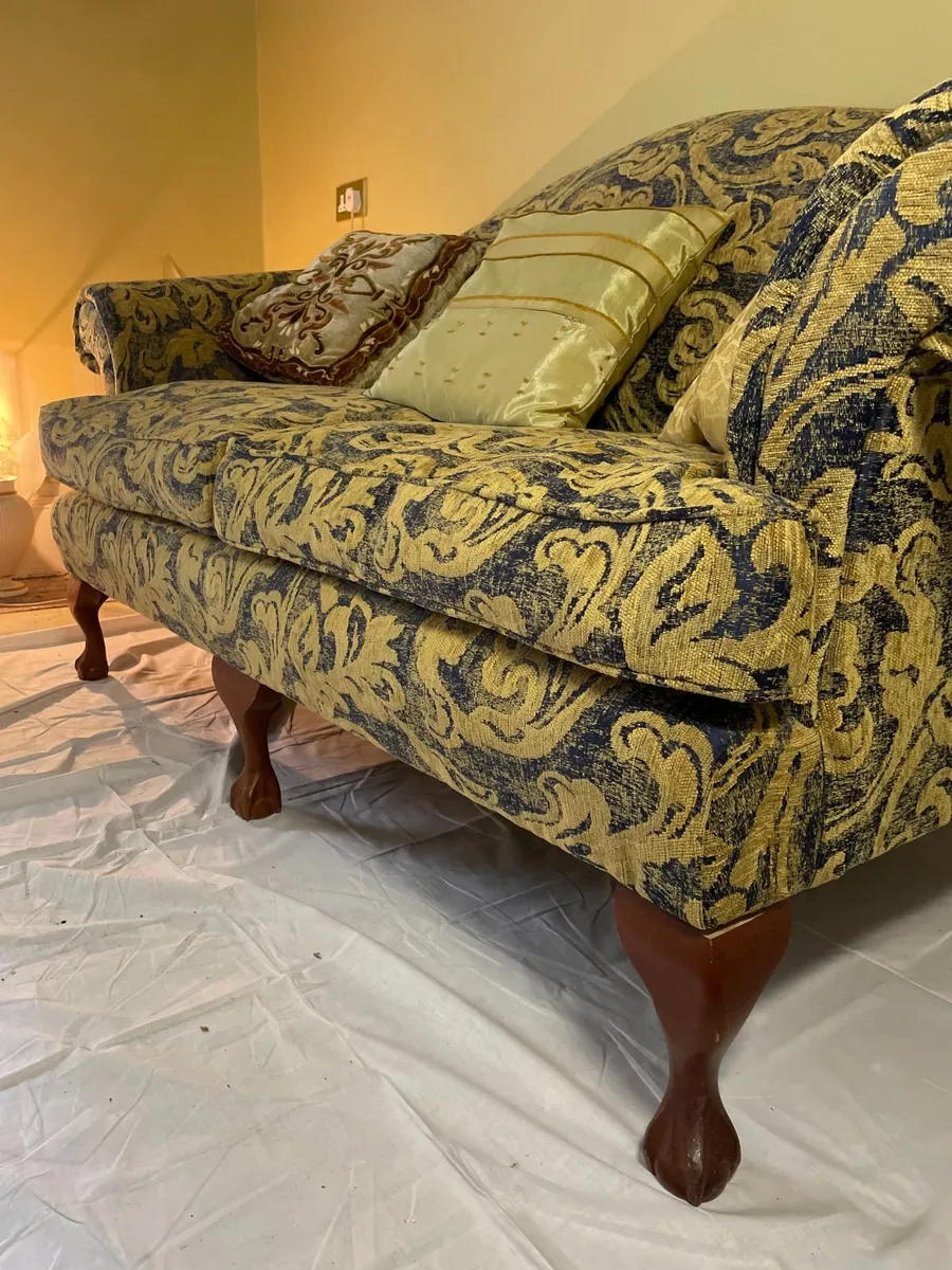 Traditional Two-Seater Sofa in Blue & Gold Damask - Image 1