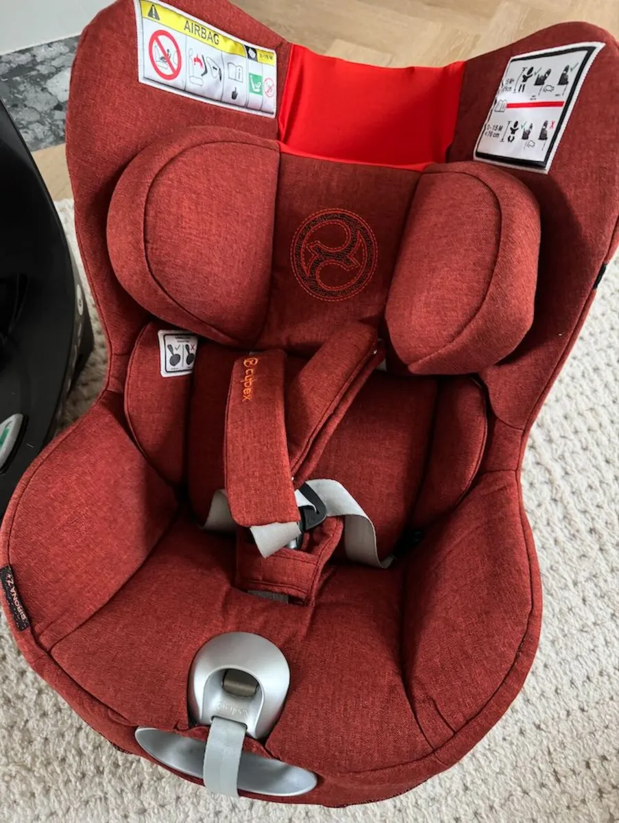 Cybex Sirona Z plus Car Seat & Base Z Bundle - Image 1
