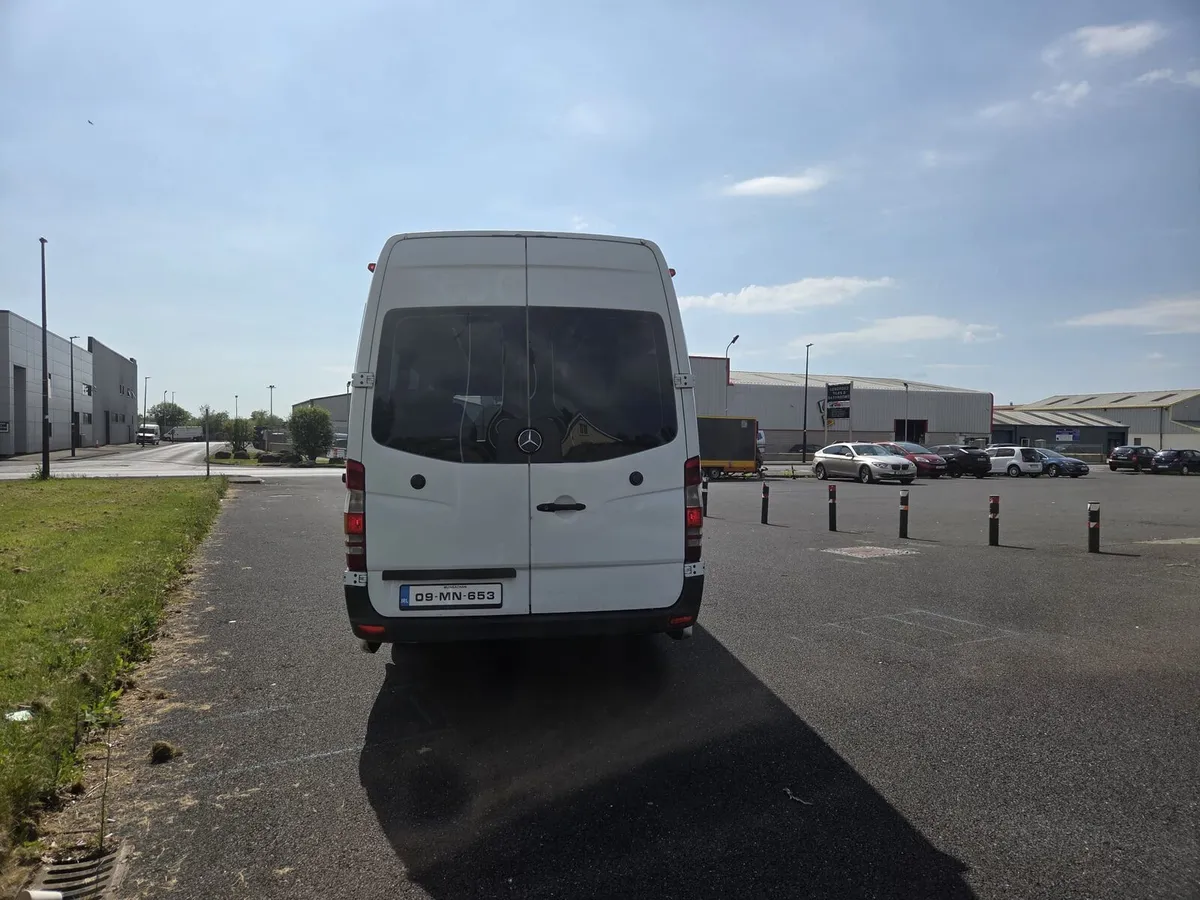 2009 Mercedes Sprinter Minibus 
X18 seater - Image 3