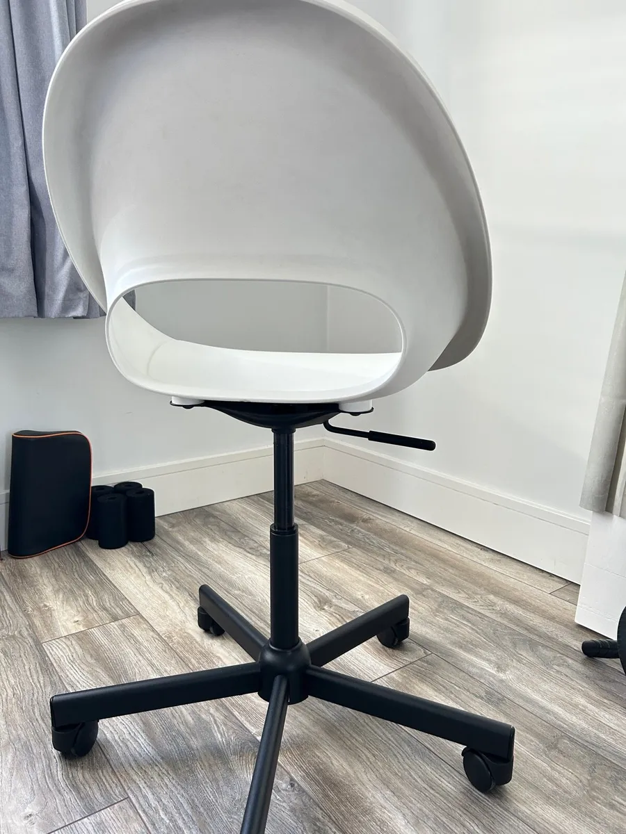 Office chair - Image 1
