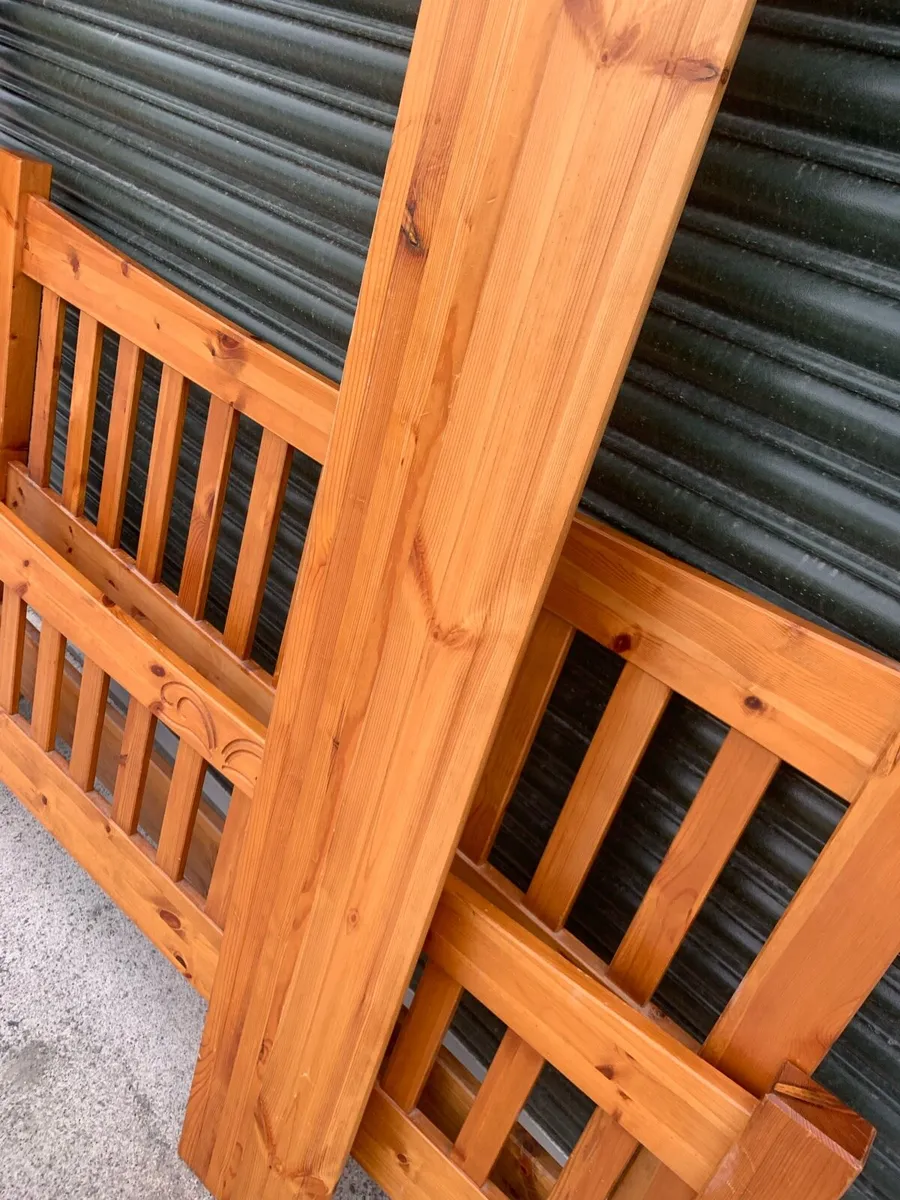 King size bed - Image 3