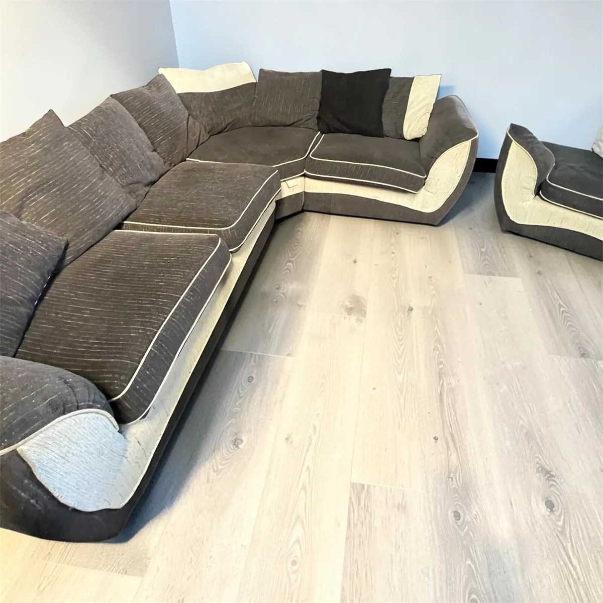 Dark grey corner sofa couch with armchair - Image 2