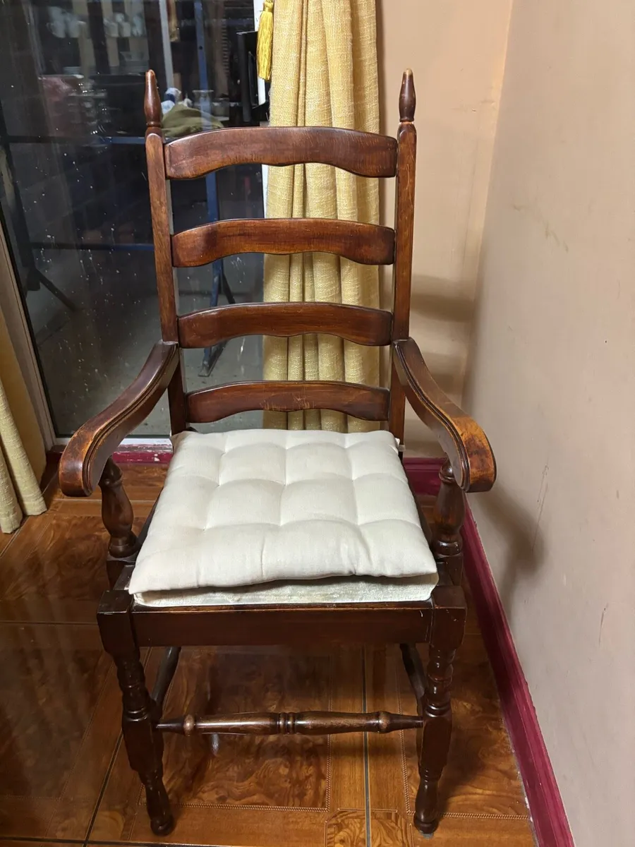 Dinning table with 6 Chairs - Image 2