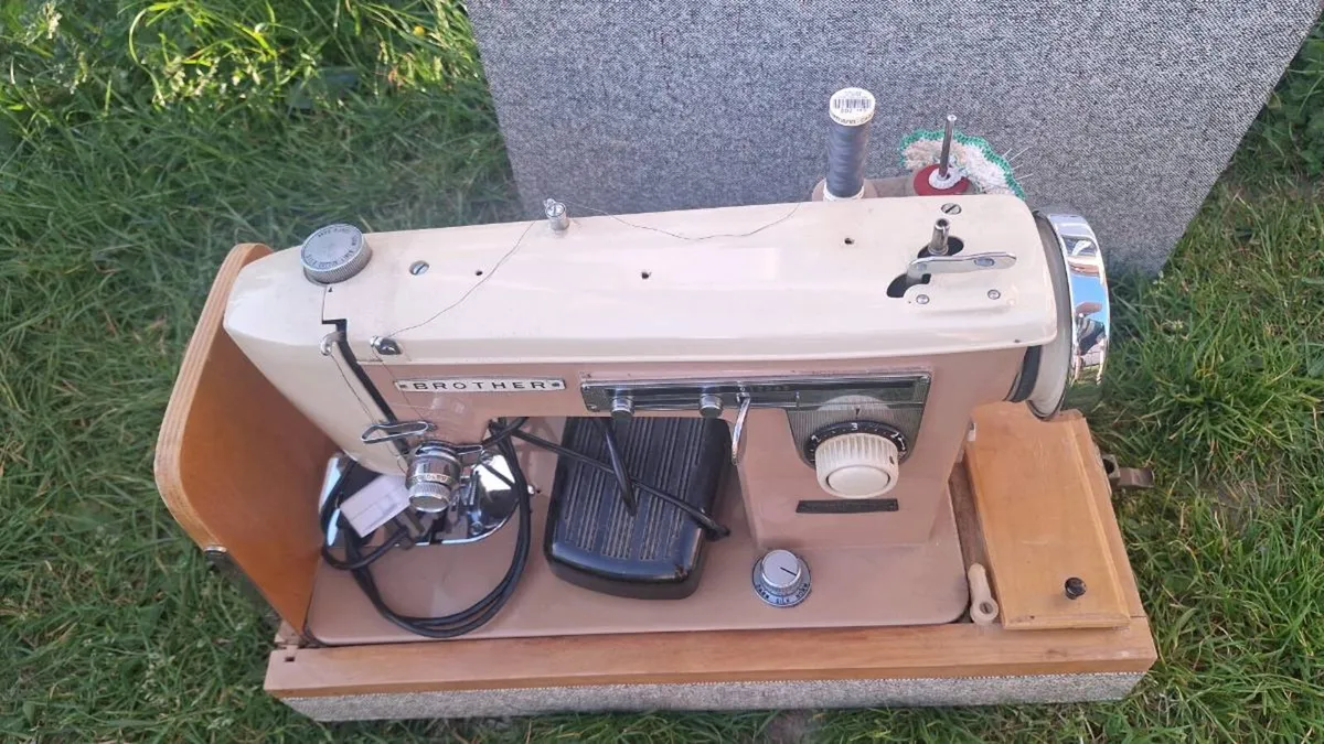 Sewing machine - Image 1