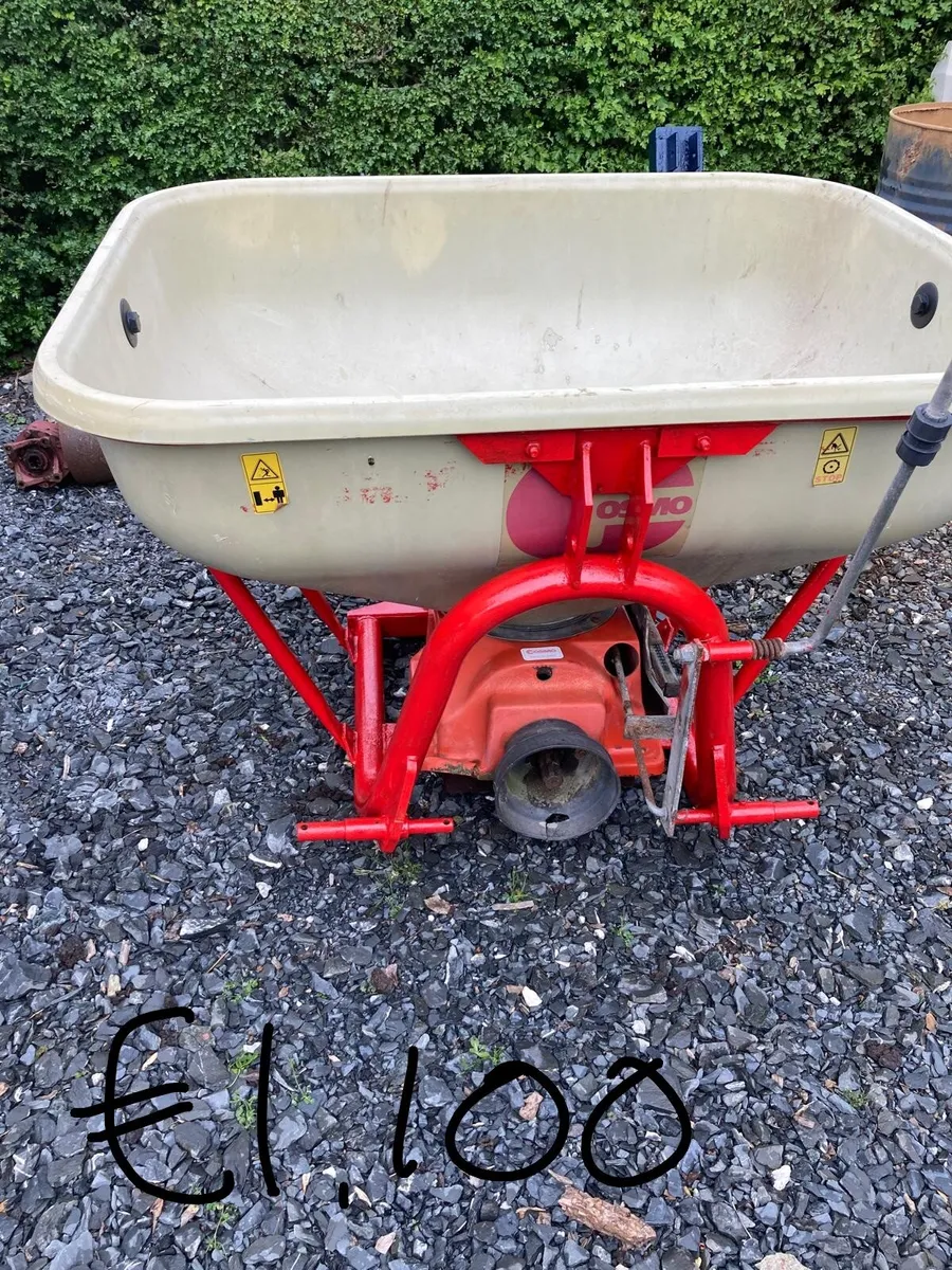 Cosmo Minure Spreader, Bale Lifter & Spike. - Image 1