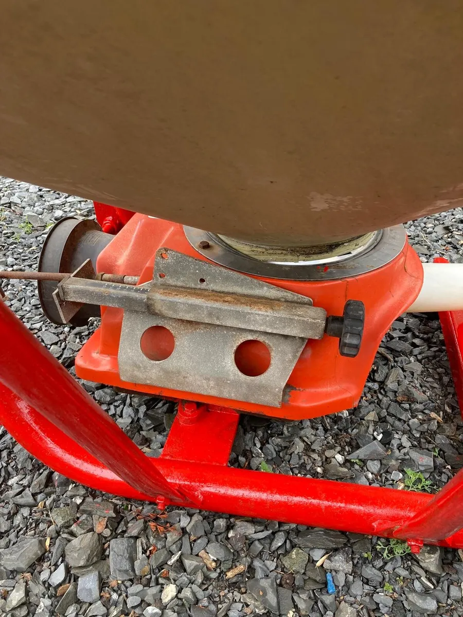 Cosmo Minure Spreader, Bale Lifter & Spike. - Image 3