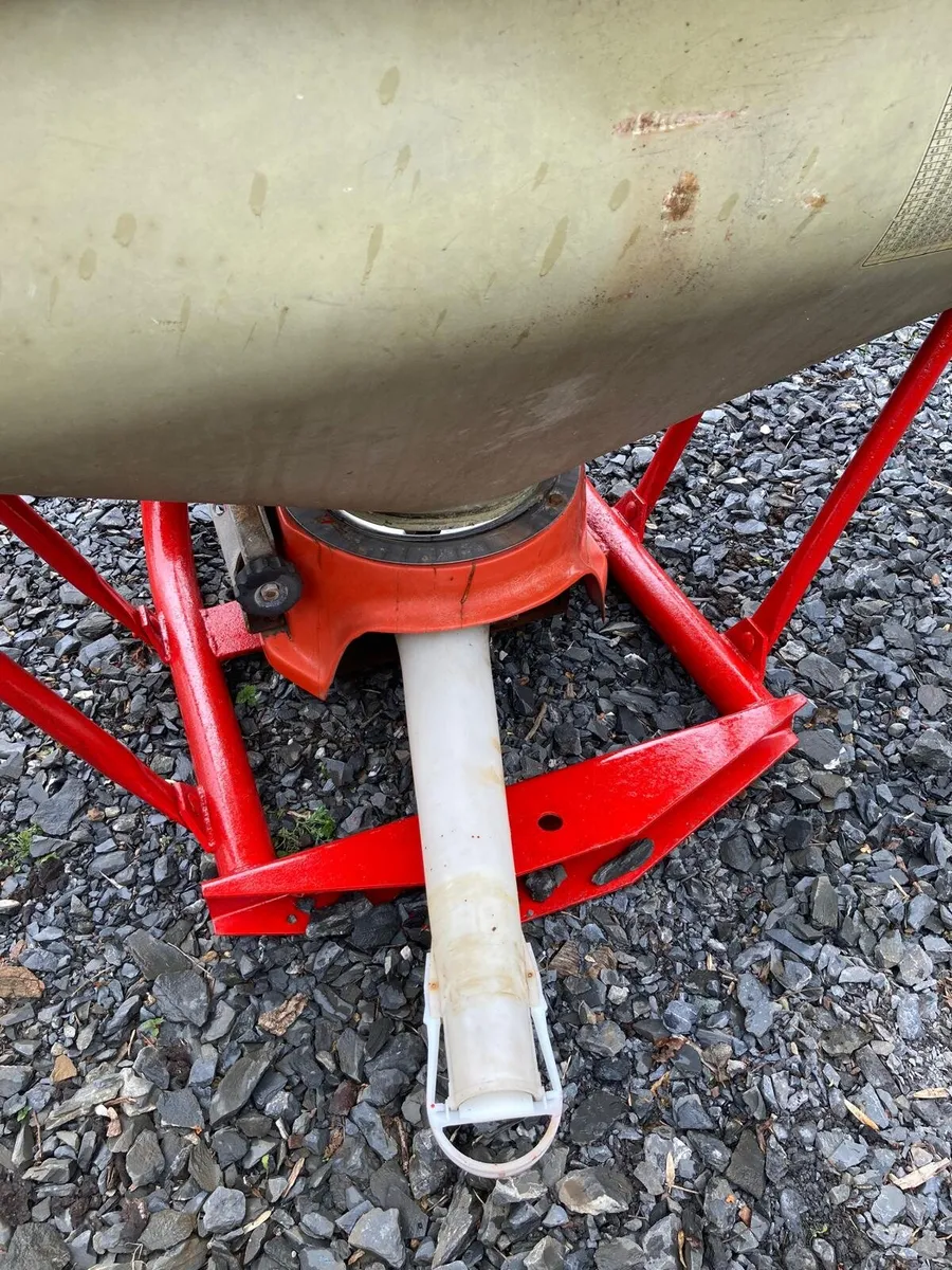 Cosmo Minure Spreader, Bale Lifter & Spike. - Image 4