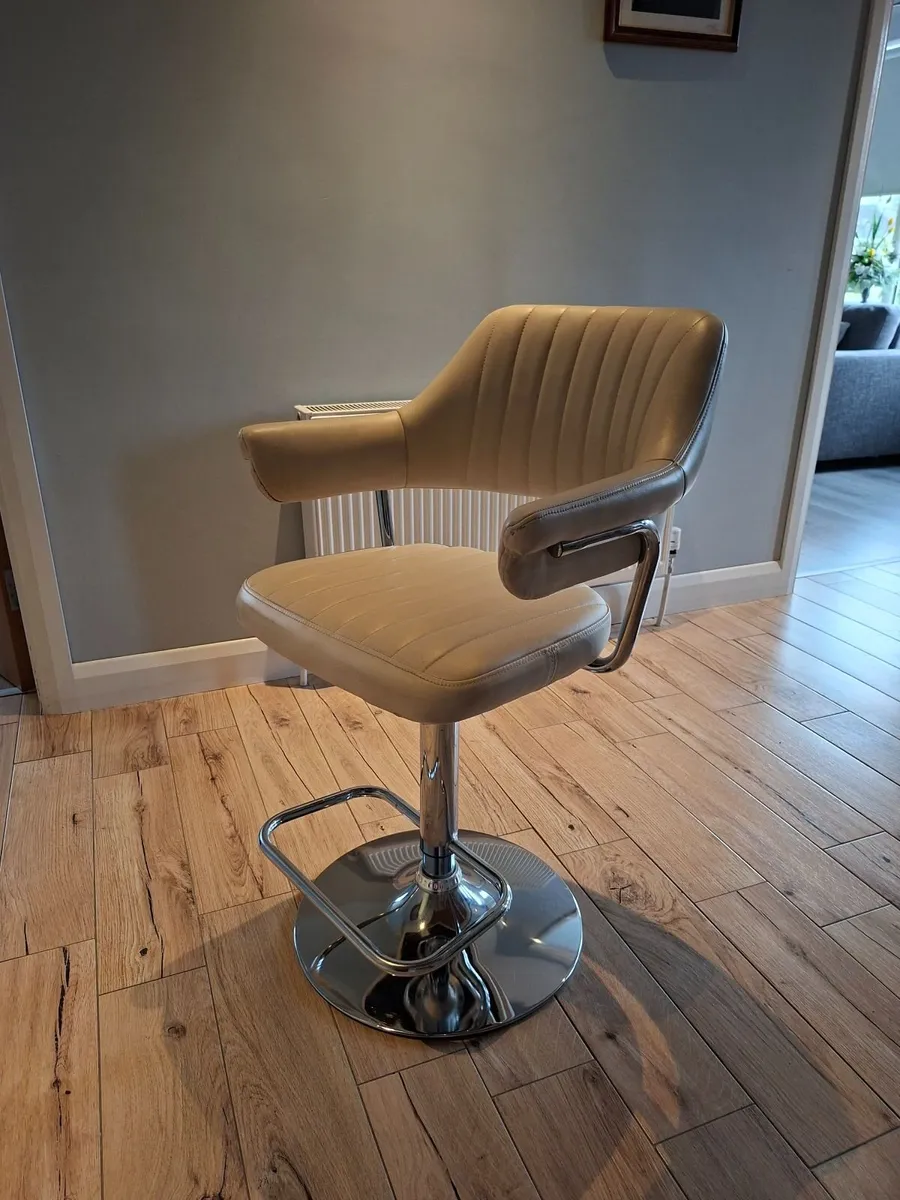 4 kitchen counter adjustable stools
