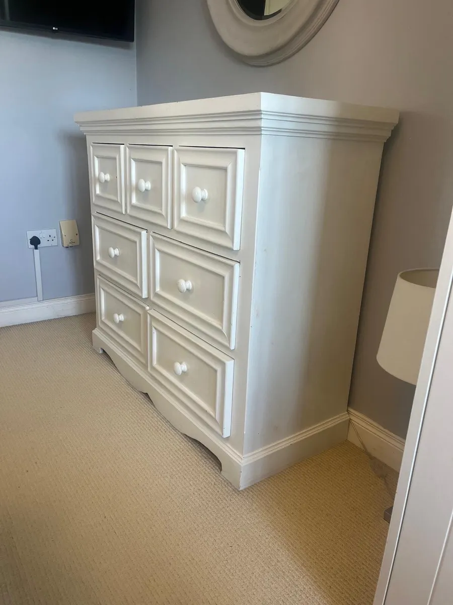 Bedroom chest of drawers & bedside lockers - Image 2