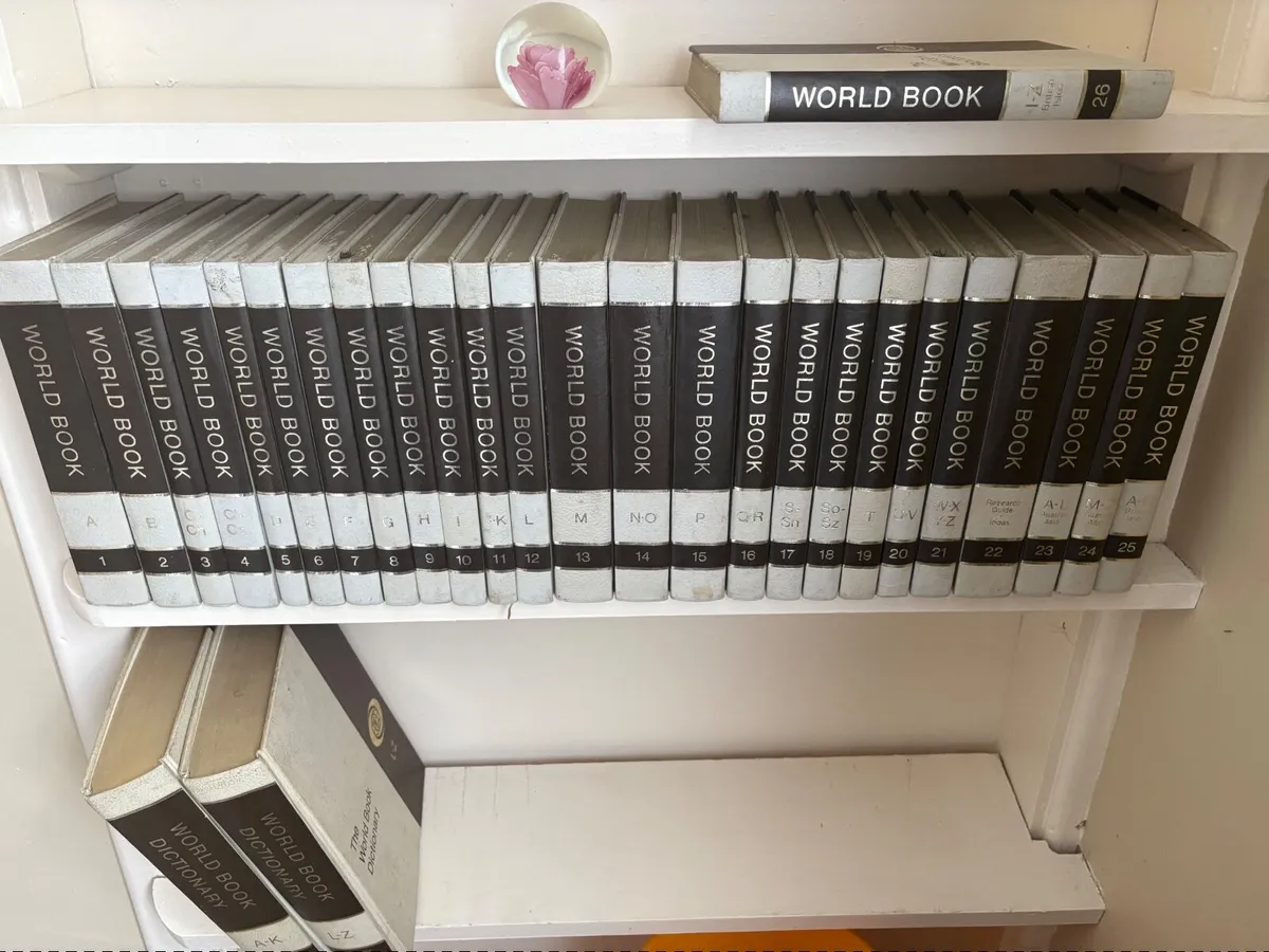 World Book Encyclopedia 1975 edition. 26 volumes c - Image 1