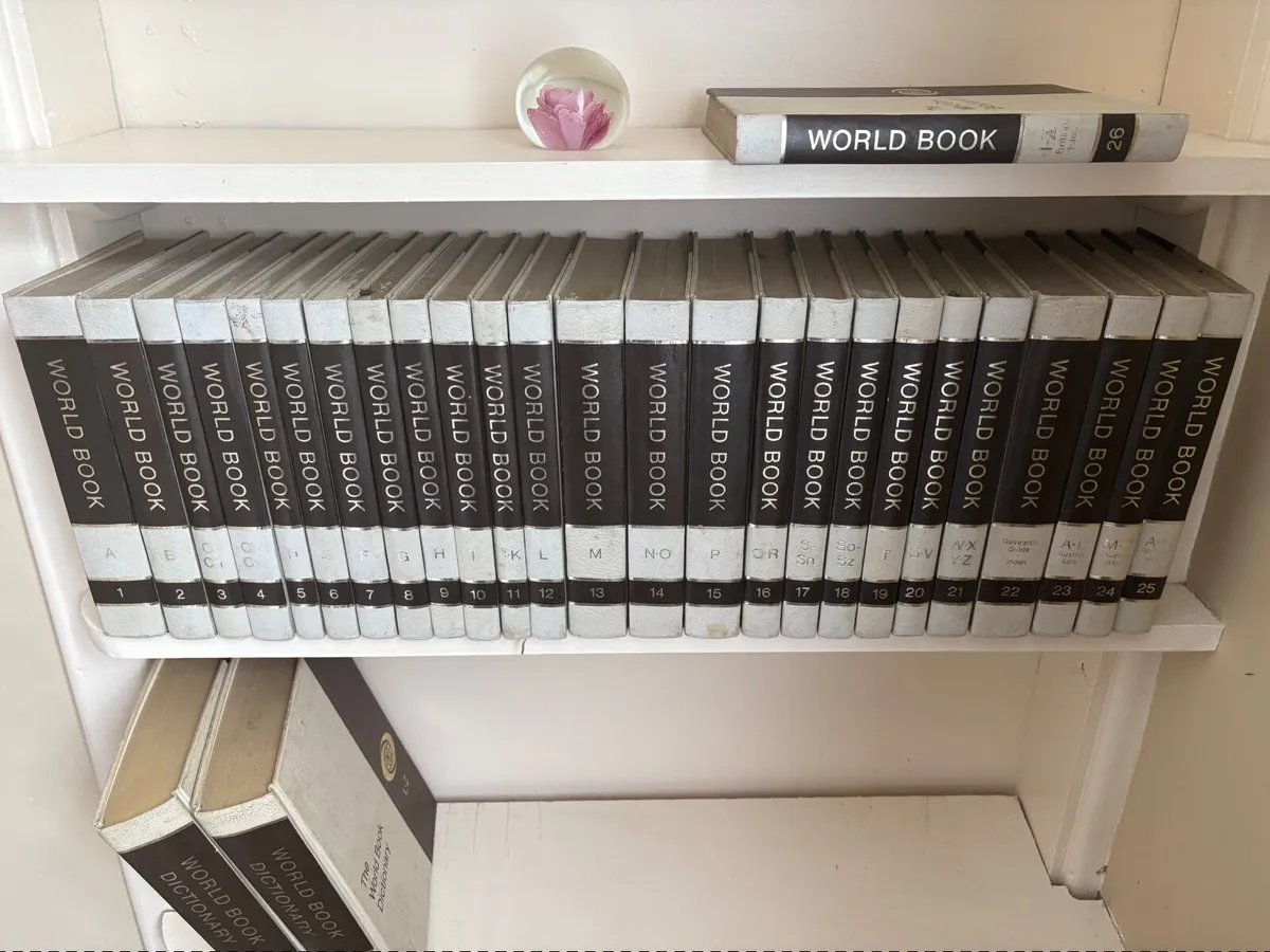 World Book Encyclopedia 1975 edition. 26 volumes c - Image 3