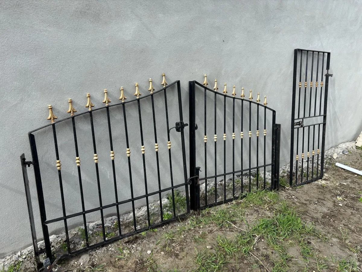 Entrance and side gate set - Image 2