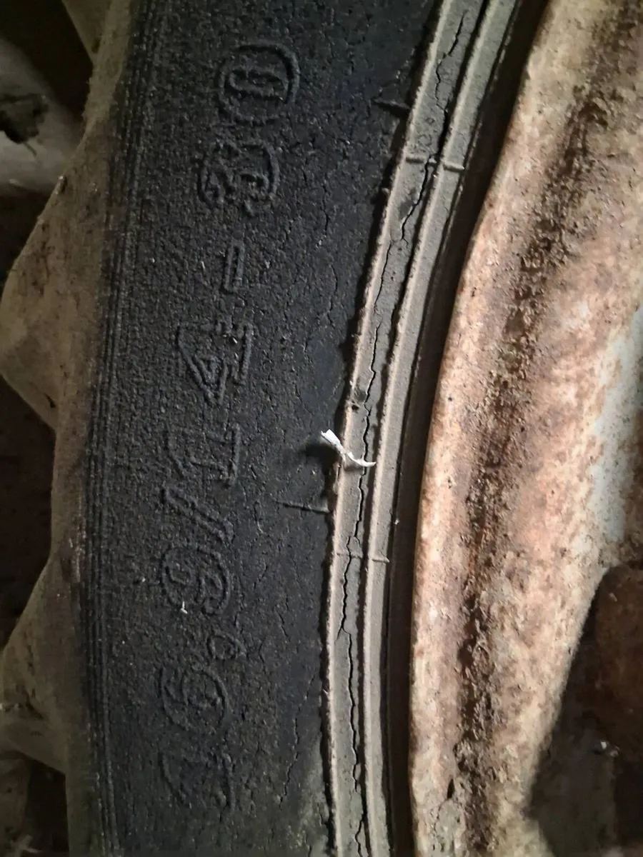 16.9-30  8 stud mf industry rims and tyres - Image 4