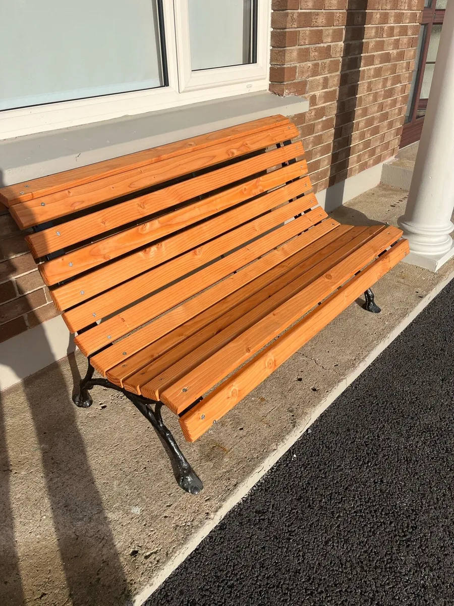 Cast iron ended garden benches - Image 3