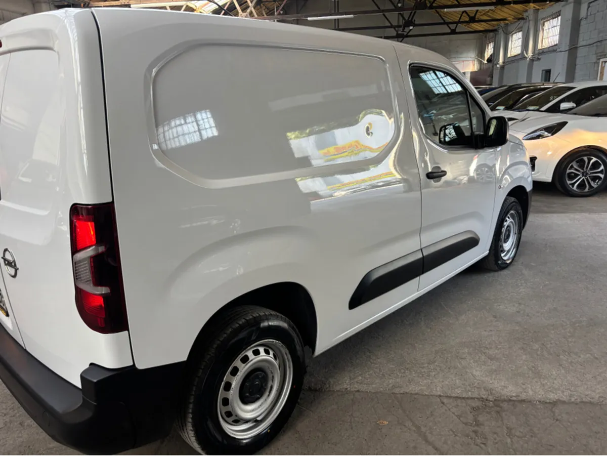 Opel Combo KOMF L1H1-1.5 100PS D 3DR KOMFORT TRIM - Image 4
