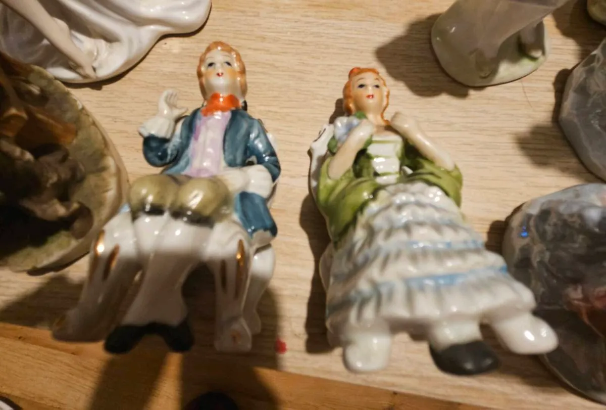 Pair of 2 Small Ornaments - Image 1
