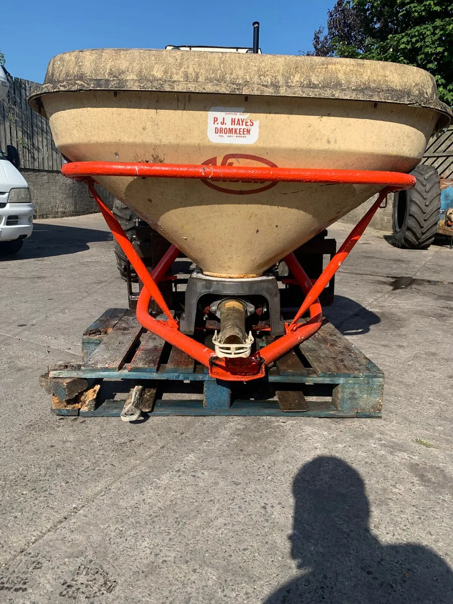 Vicon 503 12 bags spreader - Image 1