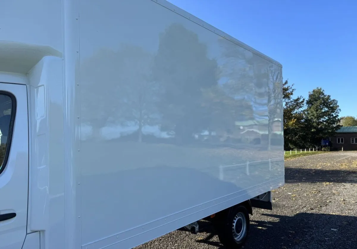 2022 Mercedes-Benz Sprinter Luton Box Van - Image 4