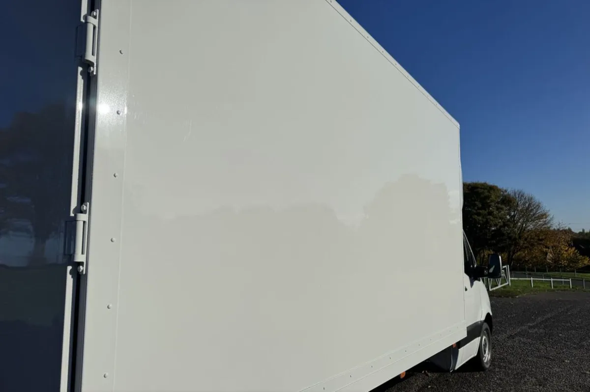 2022 Mercedes-Benz Sprinter Luton Box Van - Image 3